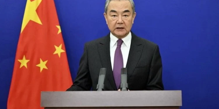 Año «crucial» para que avance relación entre economías de China y EU: Wang Yi