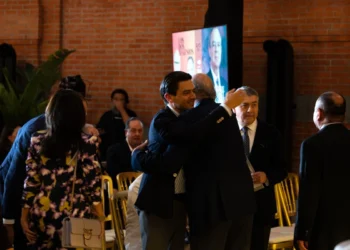 Femsa respalda impulso a inversión del gobierno; “entusiasma bastante”, dice