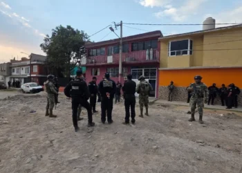 Edomex: aseguran taller ilegal de equipo táctico y explosivos en Ecatepec
