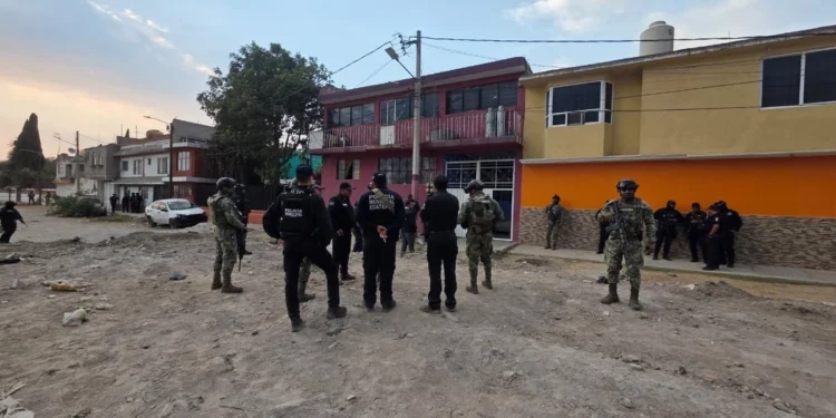 Edomex: aseguran taller ilegal de equipo táctico y explosivos en Ecatepec