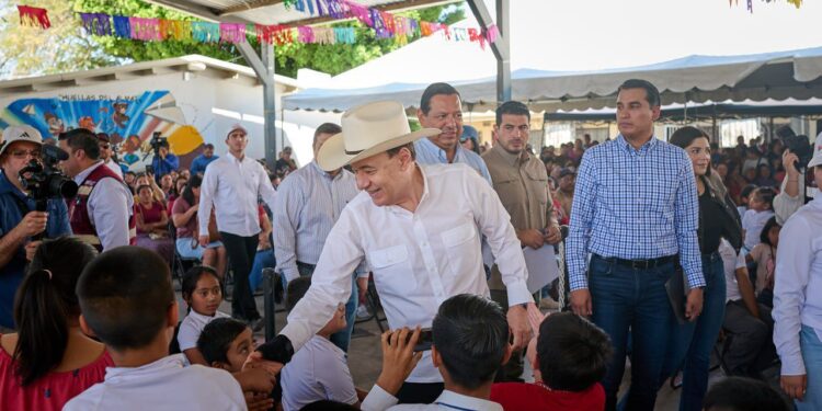 Gobernador Durazo respalda la educación de estudiantes de Miguel Alemán con becas y mejoras en planteles