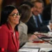Trump elogia a Delcy Rodríguez; petróleo de Venezuela fluye a EU