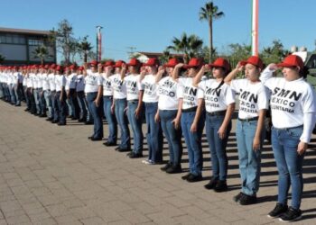 Mujeres voluntarias se presentan al Servicio Militar Nacional