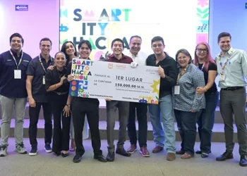 Impulsa Toño Astiazarán a jóvenes emprendedores durante el Smart City Hackaton