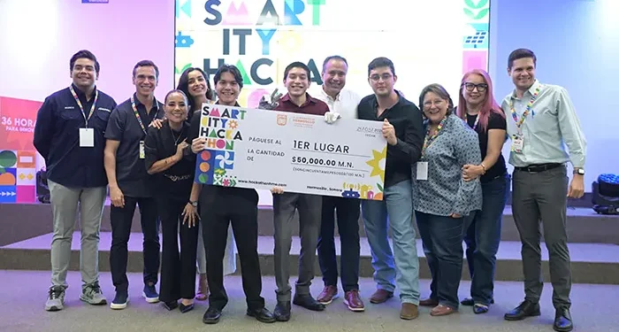Impulsa Toño Astiazarán a jóvenes emprendedores durante el Smart City Hackaton
