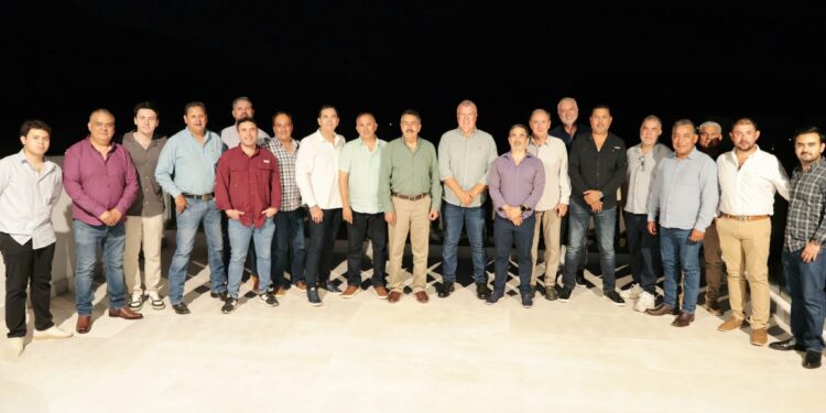 Sostiene Javier Lamarque encuentro con empresarios de San Carlos*