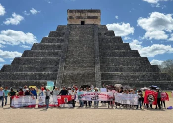Miles de maestros de la CNTE se manifestaron en siete estados