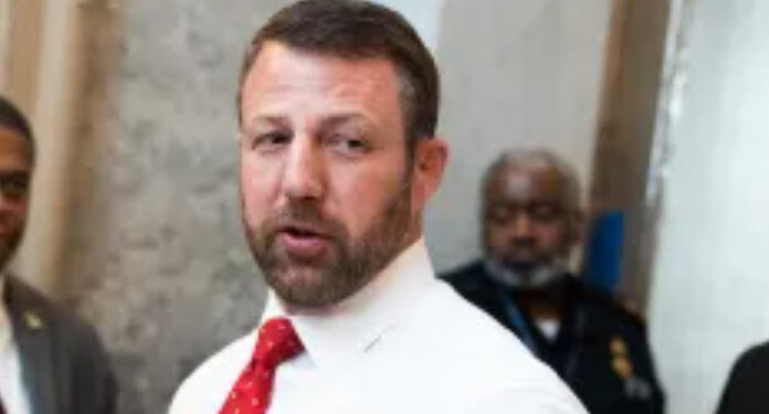 Prevén que Mullin siga con línea dura antimigrante en EU
