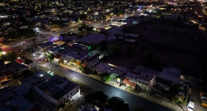 Beneficia Toño Astiazarán a familias de Las Praderas con programa de recarpeteo en vialidades del sector