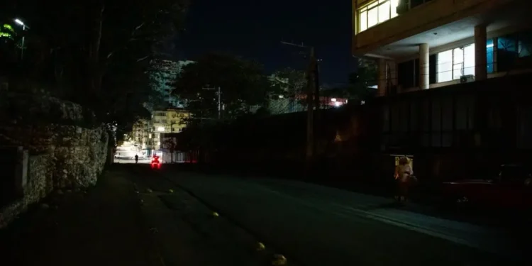Dos tercios de Cuba sin electricidad, incluida La Habana, por falla en la red
