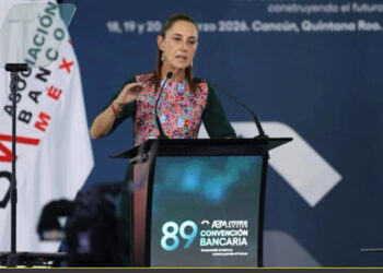 Hace Sheinbaum un llamado a banqueros a trabajar en lo que sí coinciden