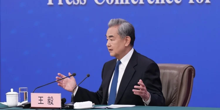 Confrontación entre China y EU “perjudicará al mundo”, dice canciller Wang