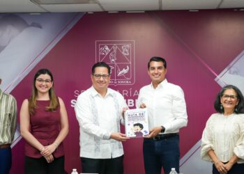 Entrega Salud Sonora Guía de Enfermedades Prioritarias en el Entorno Escolar a la Secretaría de Educación y Cultura