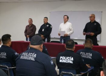 ENTREGA ELÍAS RETES NOMBRAMIENTOS DE ASCENSOS A 120 POLICÍAS MUNICIPALES