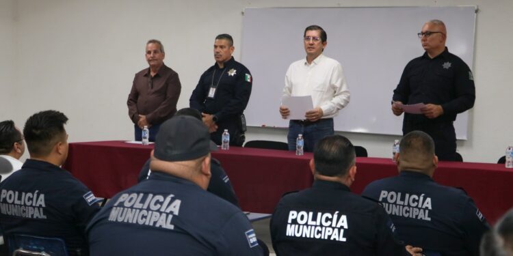 ENTREGA ELÍAS RETES NOMBRAMIENTOS DE ASCENSOS A 120 POLICÍAS MUNICIPALES