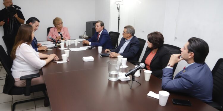 Aprueban en comisión del Congreso de Sonora iniciativas sobre profesionalización de la administración pública y robo a bienes municipales