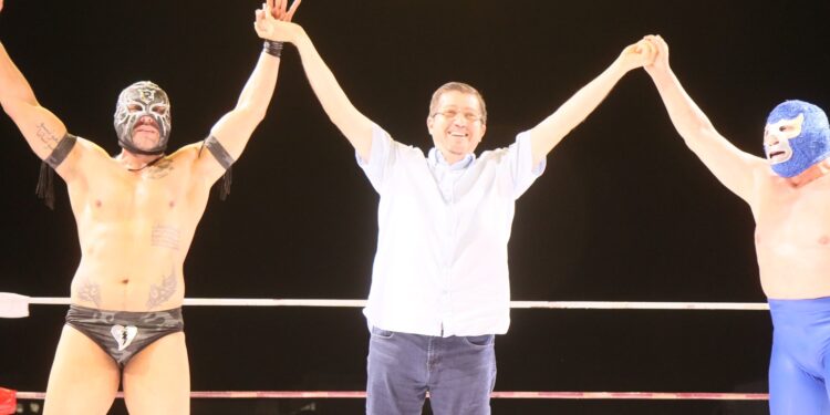 VIBRAN CON ENERGÍA MILES DE NAVOJOENSES EN FUNCIÓN DE LUCHA LIBRE INTERNACIONAL POR DÍA DEL NIÑO
