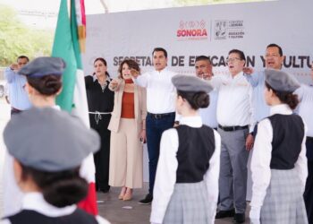 Hace equipo Toño Astiazarán a favor del deporte con la entrega de cancha de futbol en Las Lomas