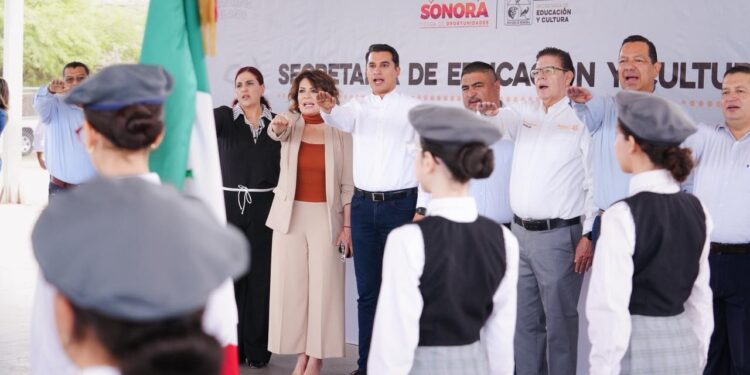 Hace equipo Toño Astiazarán a favor del deporte con la entrega de cancha de futbol en Las Lomas