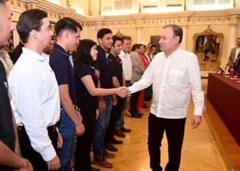 Gobernador Durazo profesionaliza a 350 mil sonorenses en inteligencia artificial con Microsoft