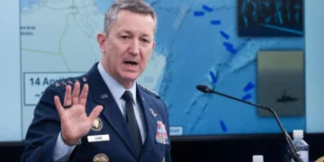 EU amenaza con mantener «bloqueo» y reanudar ataques a Irán si no se logra acuerdo