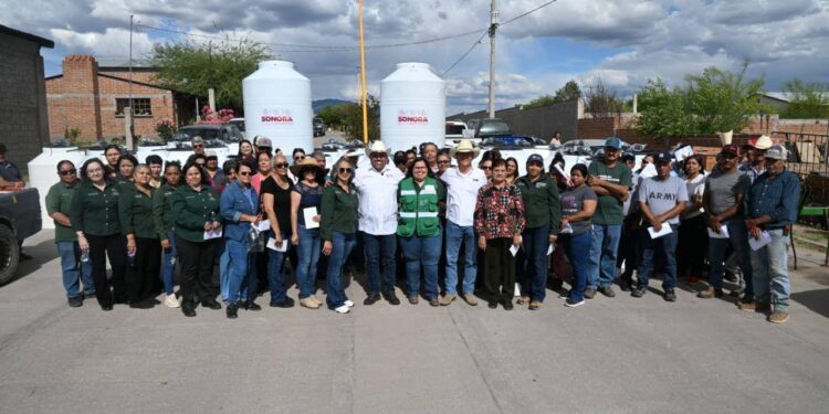Gobierno de Sonora fortalece acceso al agua en Bacoachi con entrega de tinacos*