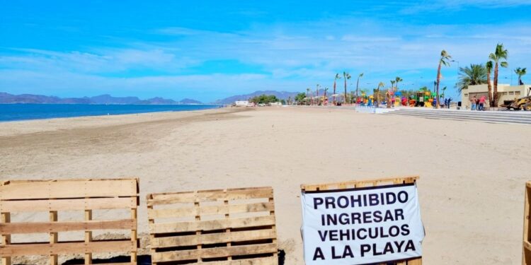 Prohíbe Protección Civil ingreso de vehículos a zona de playa en El Cochórit