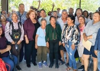 VECINOS  DE LA COLONIA 14 DE NOVIEMBRE AGRADECEN AVANCES EN SU PROCESO DE  REGULARIZACIÓN