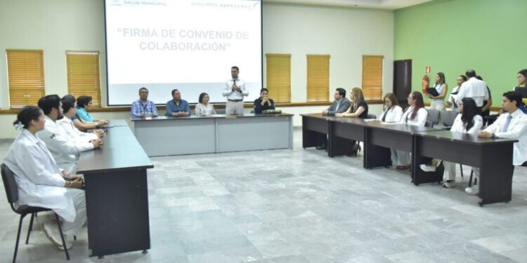 FIRMA GOBIERNO MUNICIPAL CONVENIO DE COLABORACIÓN EN SALUD CON UNIVERSIDADES