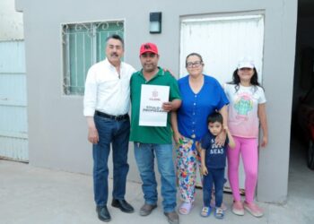 ENTREGA JAVIER LAMARQUE CERTEZA JURÍDICA A FAMILIAS DE LA CUAUHTÉMOC