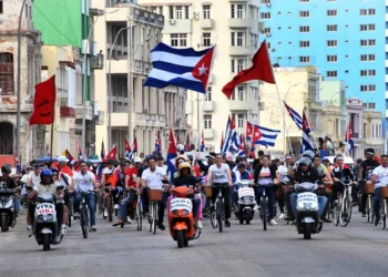 Miles de jóvenes cubanos participan en protesta contra el bloqueo de EU