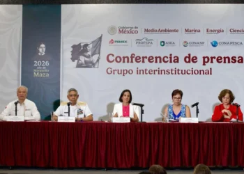 Ducto de Pemex causó el derrame en el golfo; cesan a tres funcionarios