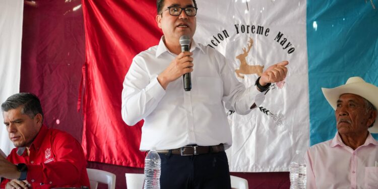 Encabeza Heriberto Aguilar mesa de trabajo con etnia mayo en El Júpare