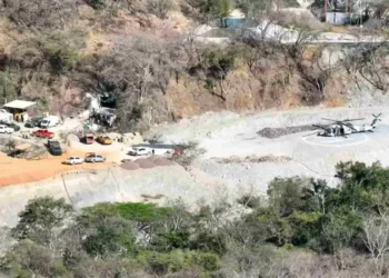 Hallan con vida a minero tras derrumbe en mina de Sinaloa
