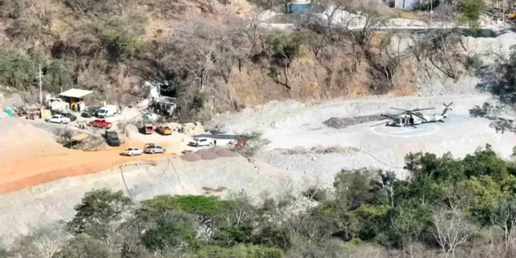 Hallan con vida a minero tras derrumbe en mina de Sinaloa