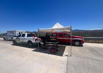 Atienden autoridades accidente de pipa con amoníaco en la carretera Guaymas- Hermosillo