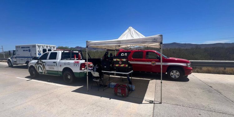 Atienden autoridades accidente de pipa con amoníaco en la carretera Guaymas- Hermosillo
