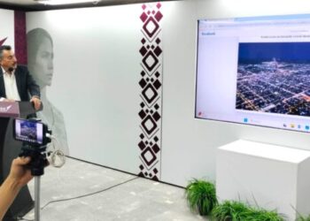 CUMPLE JAVIER LAMARQUE CON ALUMBRADO PÚBLICO