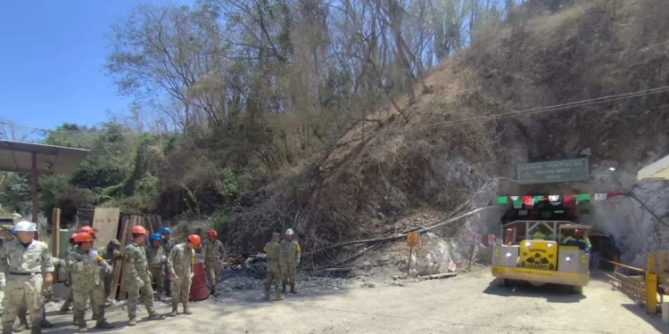 A sólo 25 metros, alta concentración de agua frena rescate de mineros en Sinaloa