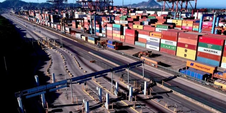 Refuerzan acciones para prevenir operaciones ilegales de comercio exterior