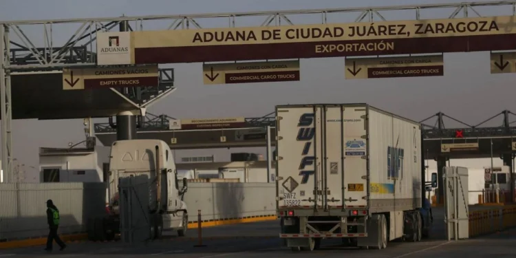 Inegi y BdeM reportan que exportaciones crecieron 15.8% en febrero; bajó déficit