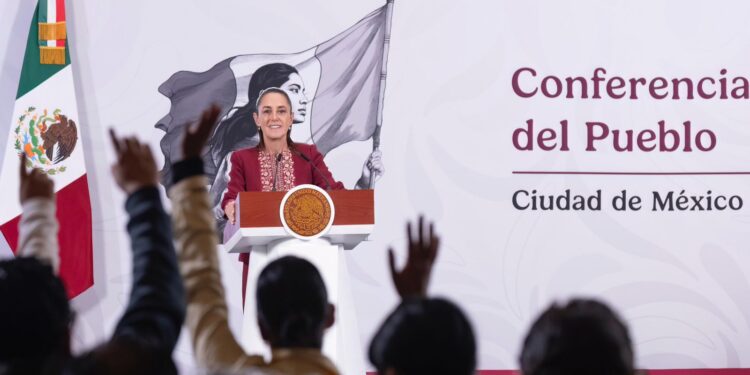 PRESIDENTA CLAUDIA SHEINBAUM ANUNCIA DECRETO PARA CREAR EL SERVICIO UNIVERSAL DE SALUD; DEL 13 AL 30 DE ABRIL INICIA CREDENCIALIZACIÓN DE PERSONAS DE 85 AÑOS Y MÁS