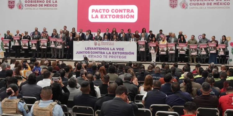 Firman Gobierno CDMX y sociedad pacto para hacer frente común contra la extorsión