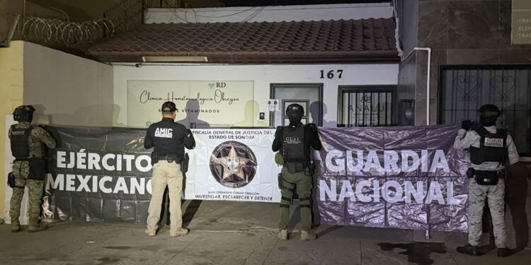FGJES ejecuta cateo en Ciudad Obregón y asegura soluciones intravenosas e indicios relevantes relacionados a decesos por aplicación de sueros