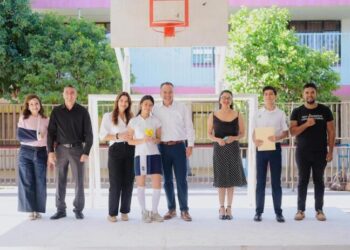 Suman Toño Astiazarán y Patty Ruibal a más de mil estudiantes de la Secundaria No. 24 en la prevención de adicciones