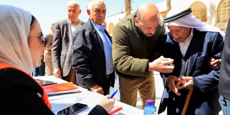 Elecciones locales palestinas dan a algunos habitantes de Gaza la primera oportunidad de votar en años
