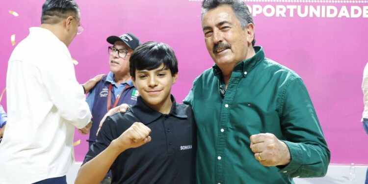 ATESTIGUA LAMARQUE ENTREGA DE BECAS “TIERRA DE OPORTUNIDADES” PARA DEPORTISTAS IMPULSADA POR EL GOBERNADOR DURAZO