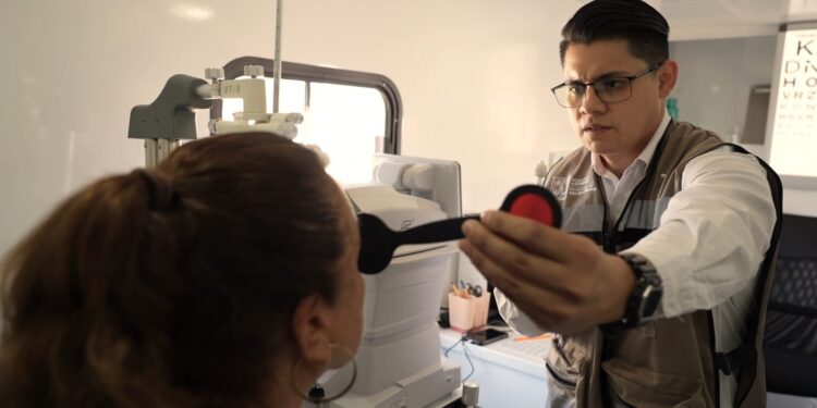 Brindan Clínicas Móviles atención gratuita en optometría y nutrición a todo Sonora