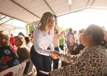 LLEVA FERIA DE SERVICIOS DE DIF MÚLTIPLES BENEFICIOS A TIERRA BLANCA