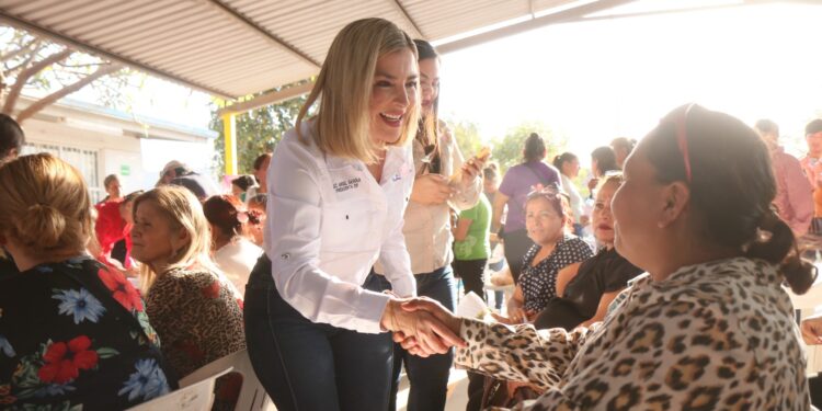LLEVA FERIA DE SERVICIOS DE DIF MÚLTIPLES BENEFICIOS A TIERRA BLANCA
